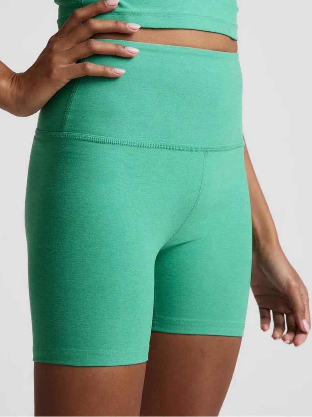 Beyond Yoga Bright Emerald Heather Women's Spacedye Keep the Pace 5" Shorts XS